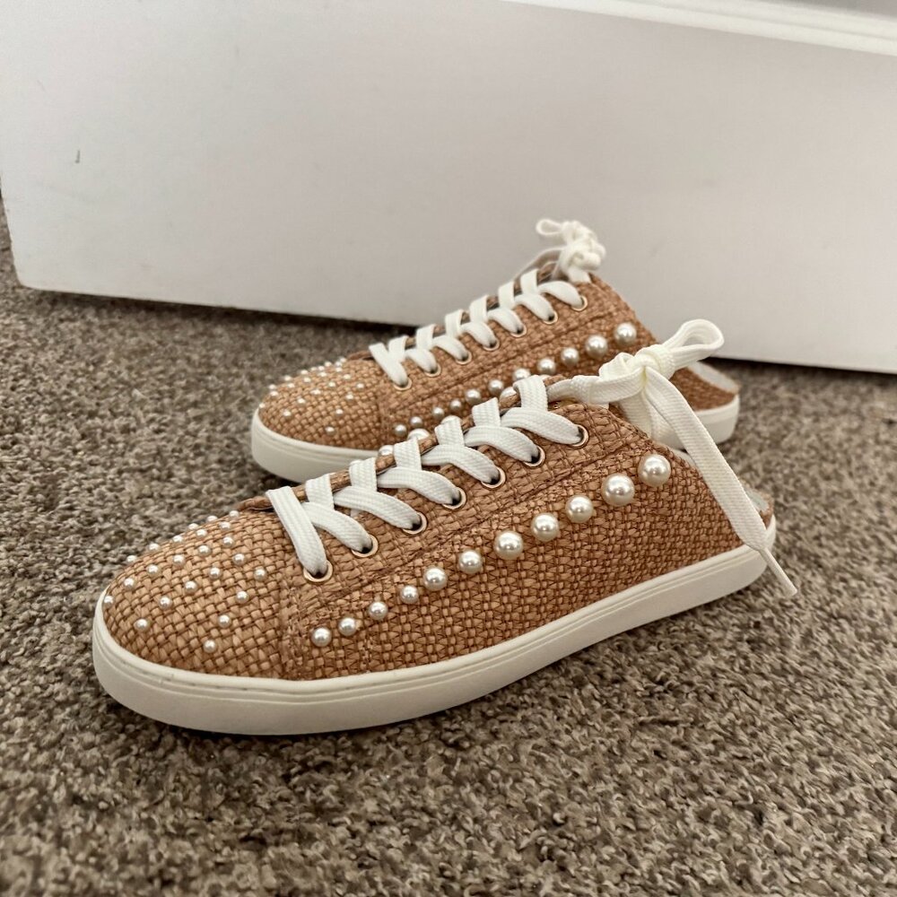 Stuart Weitzman Goldie Mule Sneaker brand new 7.5 raffia pearl beads